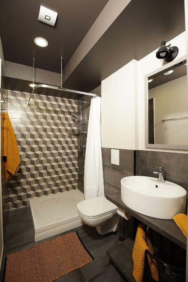 Appartamento New Bohemian Crash Pad In Riga Center Esterno foto