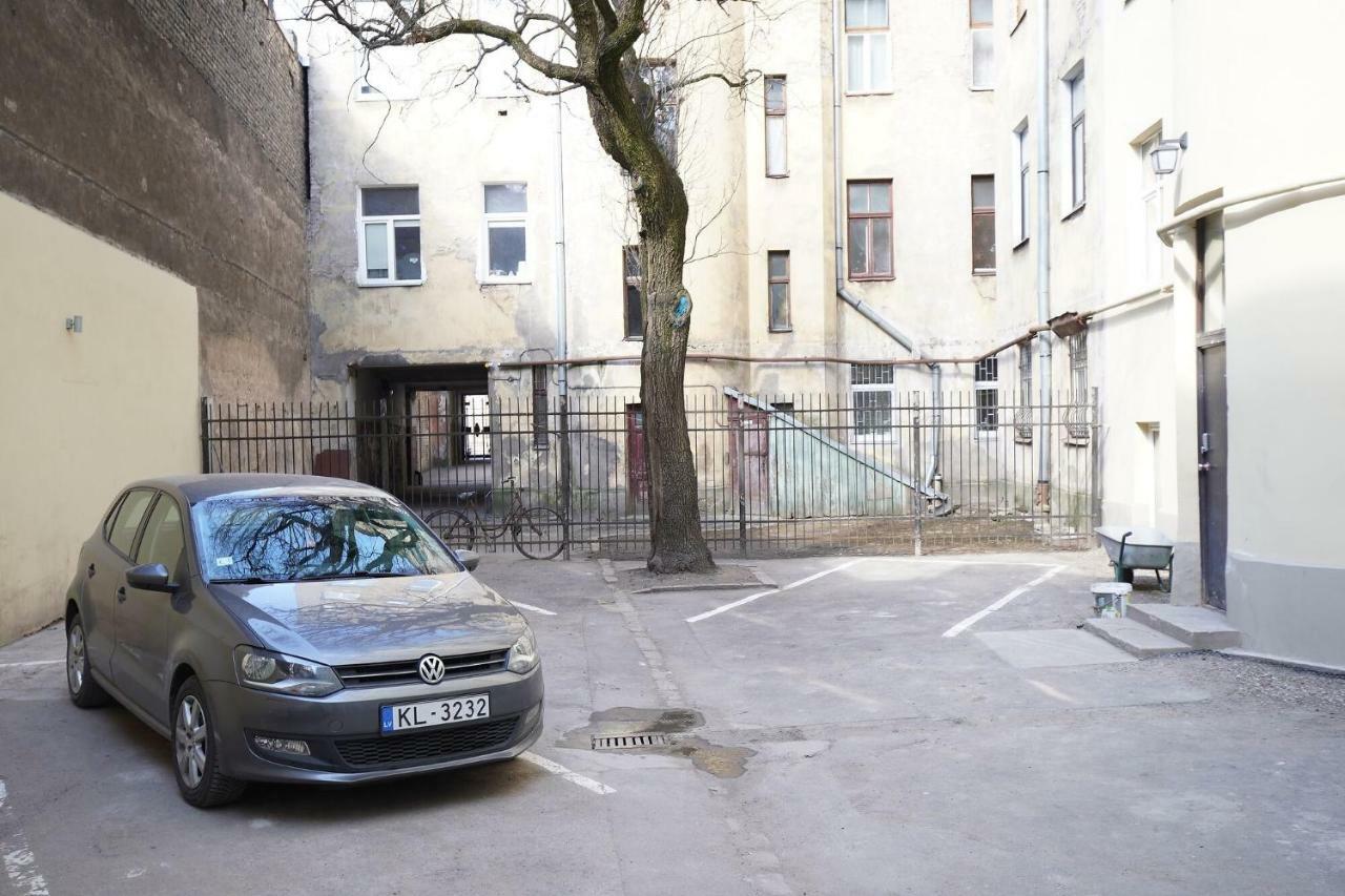 Appartamento New Bohemian Crash Pad In Riga Center Esterno foto